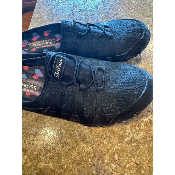 Woman’s Skechers relaxed fit air cooled memory foam slip on lace slip on shoes s - Picture 5 of 5